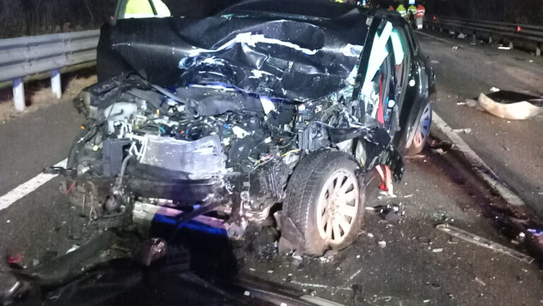Una delle auto coinvolte nel grave incidente