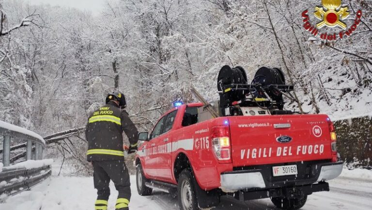 nevicata-sondrio-vigili-del-fuoco-interventi