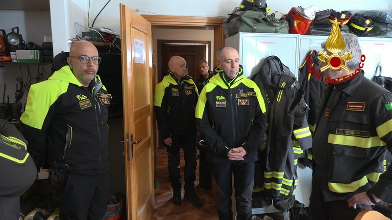 vigili-del-fuoco-livigno-visita-direttore-regionale