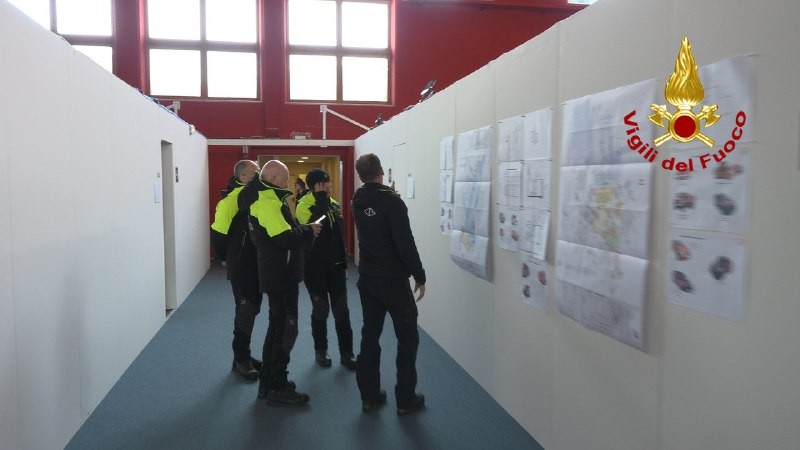 vigili-del-fuoco-livigno-visita-direttore-regionale