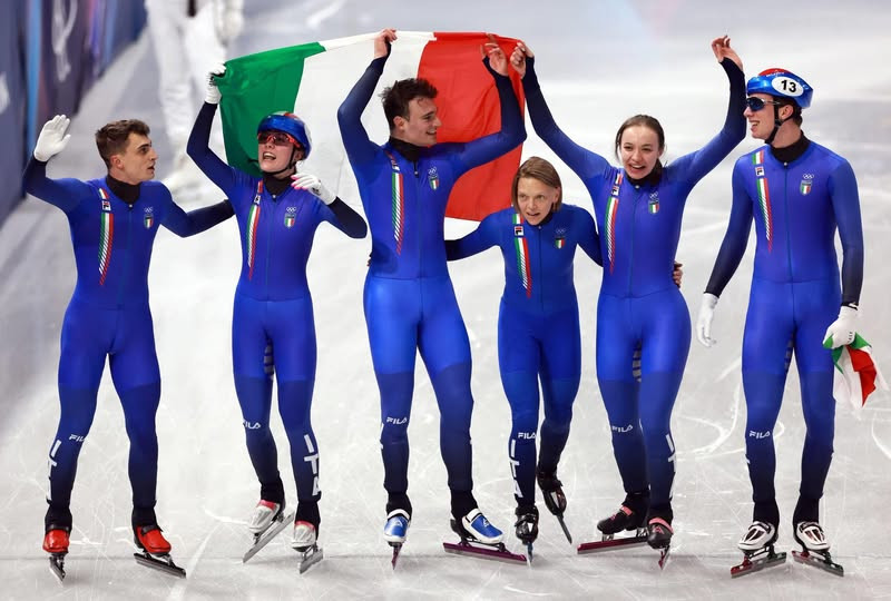 oro-italia-short-track-staffetta-mista-olimpiadi-milano-cortina