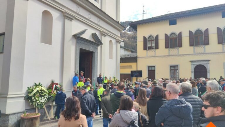 funerale-arif-negrini-sindaco-caspoggio