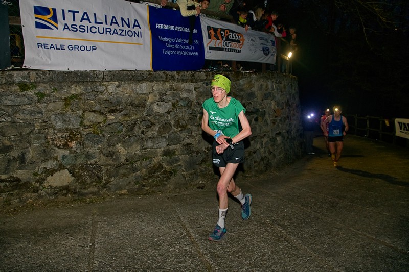 cech-up-vertical-night-traona-goinup