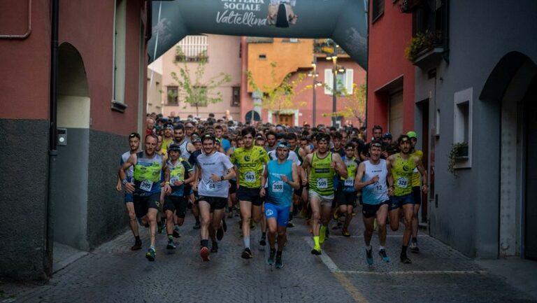 cech-up-vertical-night-traona-goinup