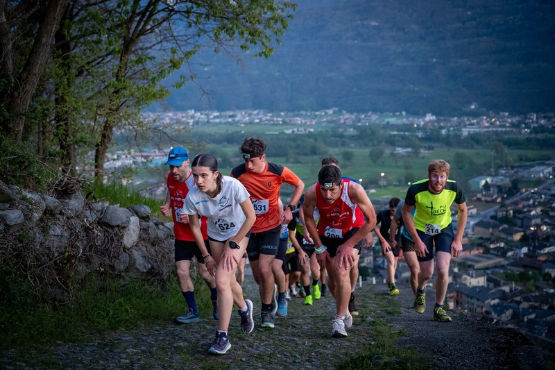 cech-up-vertical-night-traona-goinup