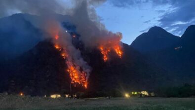 L'incendio che sta interessando nuovamente la zona della Torre del Segname