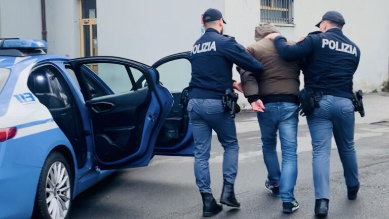 L'uomo arrestato dagli agenti della Polizia