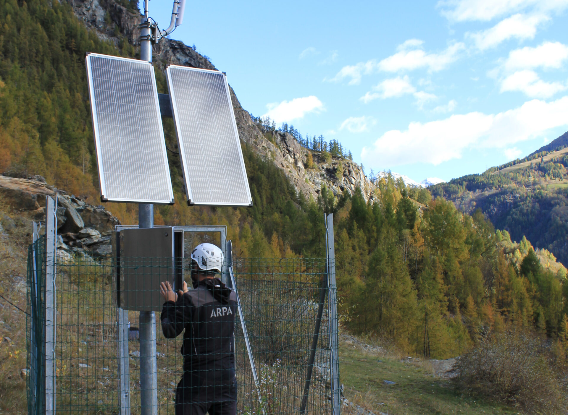 Un tecnico di Arpa Lombardia al lavoro