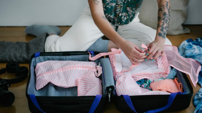 viaggio valigia vacanze